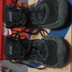 Asics Youth Wrestling Shoes-Size 1, Black & White
